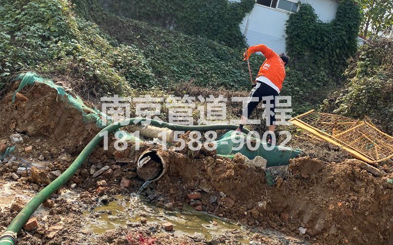 263东井村工地化粪池清理
